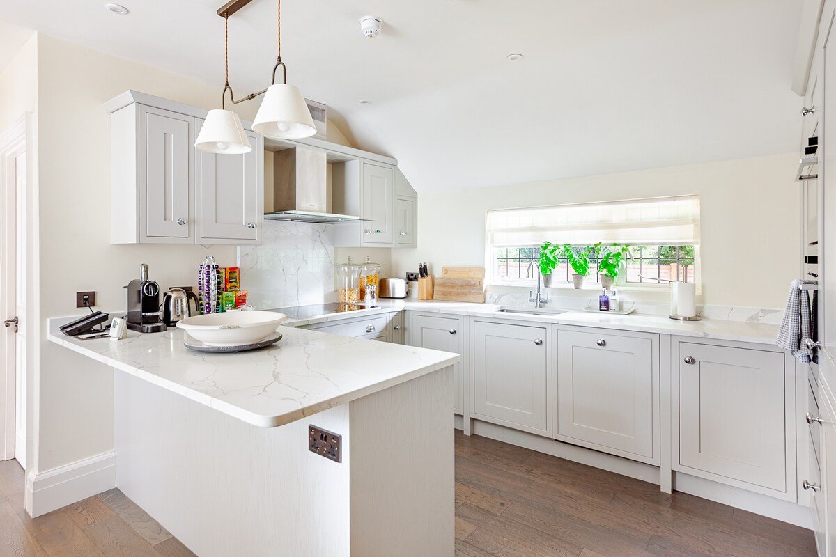 Sundial Cottage – wonderful 19th century home gallery image 4