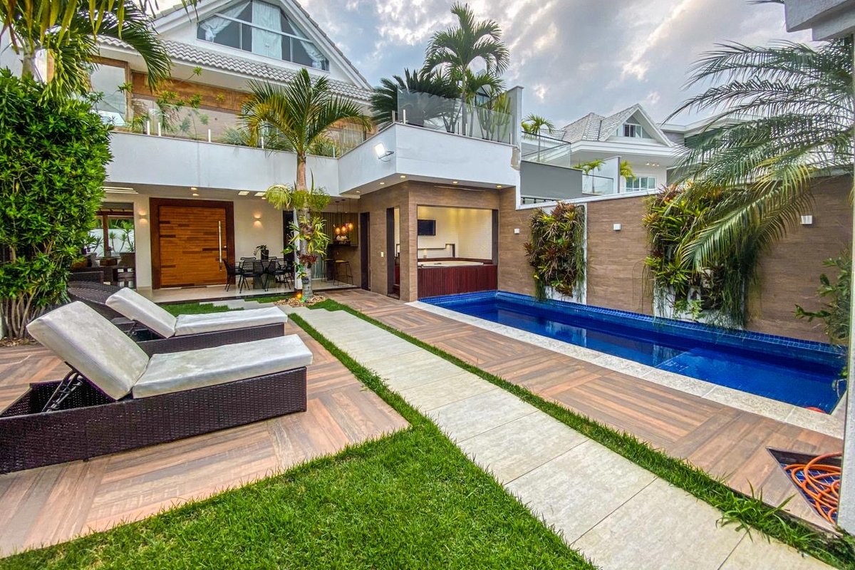 Casa 5 suítes, reta da praia c/piscina e Jacuzzis