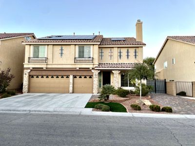 Luxury, Cheerful & Spacious 5 Bedroom Home!