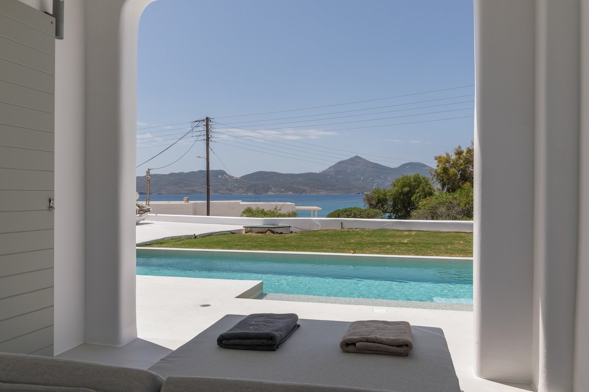 White Villa Milos gallery image 3