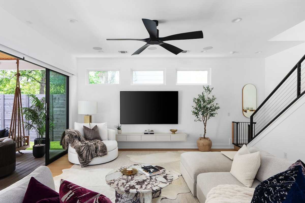 Luxury Oasis | Custom Built Home | Hot Tub + Pool gallery image 3