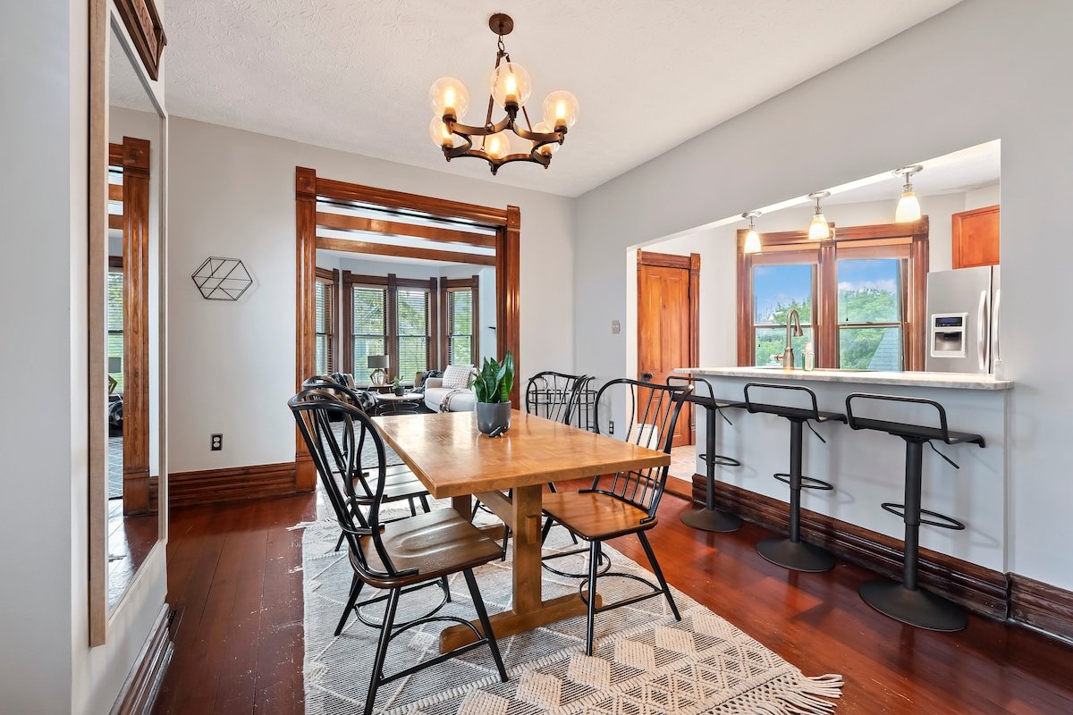 Entire Duplex | Fenced Backyard | Garage | Grill gallery image 5