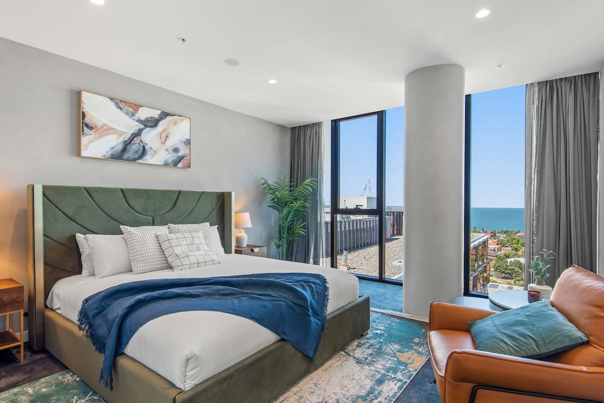 Jaw-dropping 4BD Penthouse in Beachside Resort gallery image 5