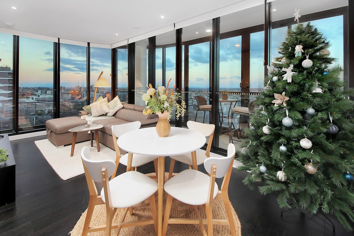 Skyline Serenity Luxury Apt with Free Parking gallery image 2