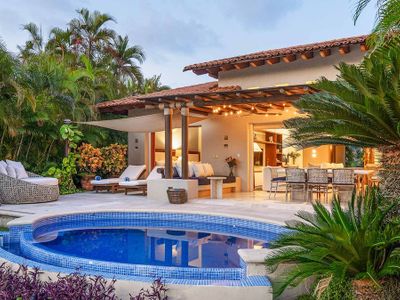Las Palmas Family Villa With Pool by Golf Course