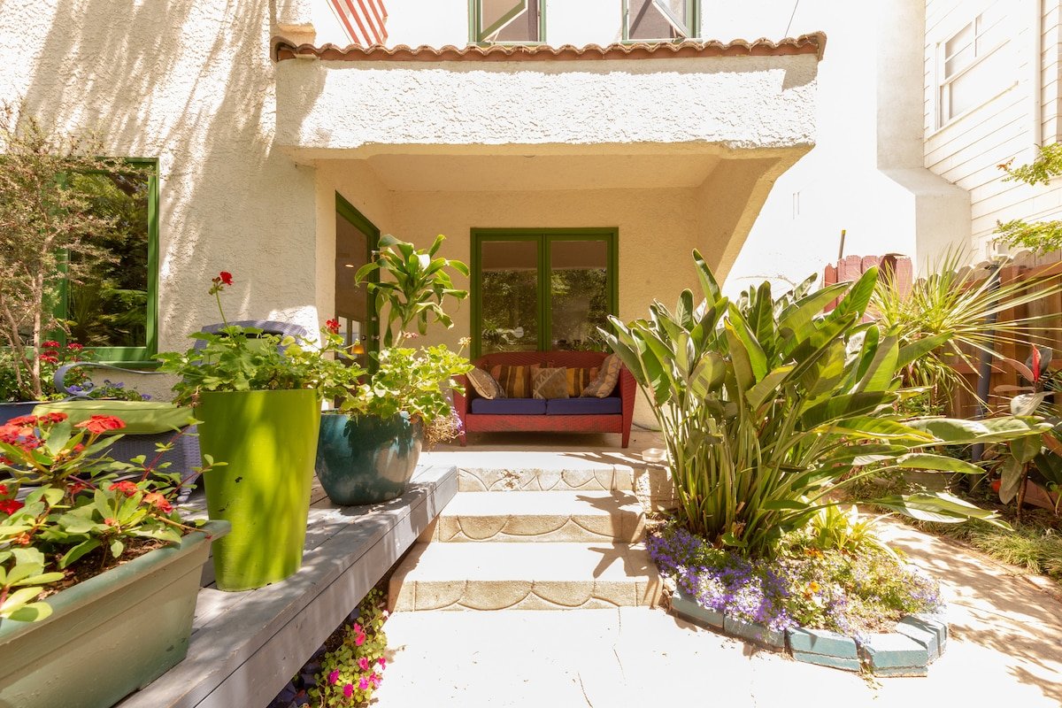 Zen Garden Venice 3BR Home W Rooftop Lounge Hottub gallery image 2