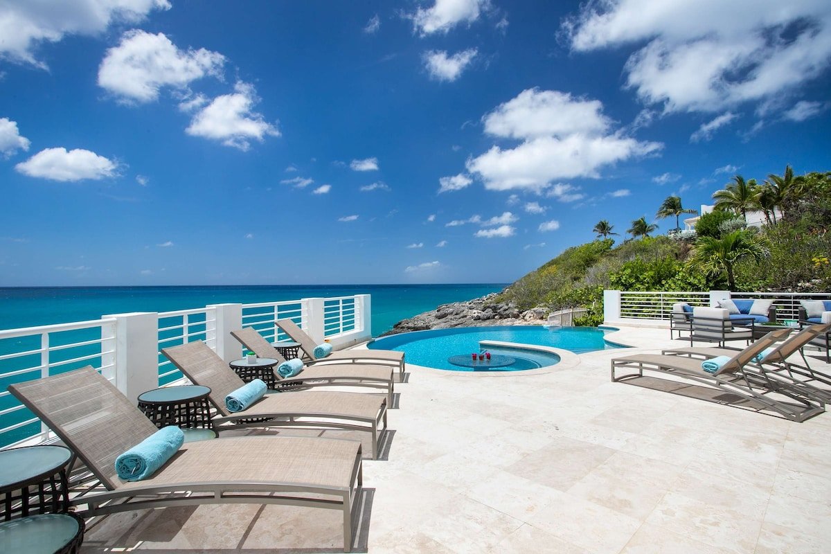 Diamond (5 bedrooms) – Oceanfront villa with pool,
