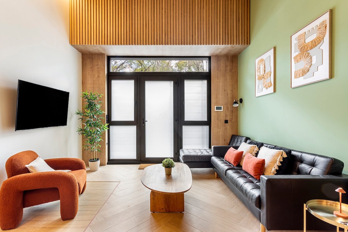 Cosy 3 bedroom city apartment near the beach gallery image 3