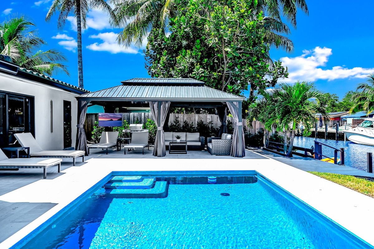 Heated Pool! Waterfront+Kayak! Close 2 Beach! gallery image 3