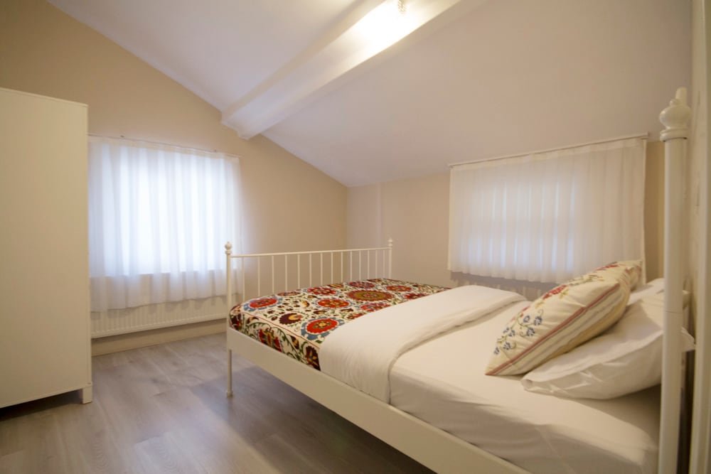 Middle Apartment (Pool View) gallery image 3