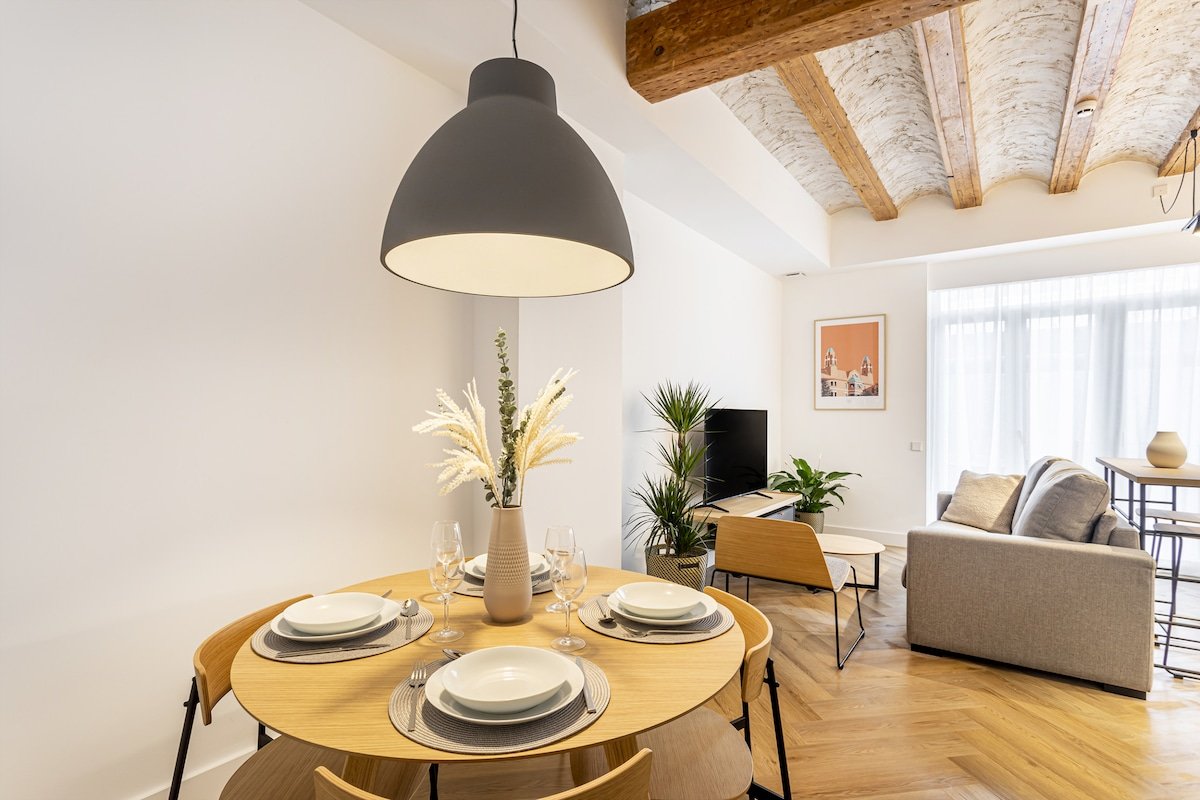 N3. Cosy Apartment with Terrace in City Center gallery image 2