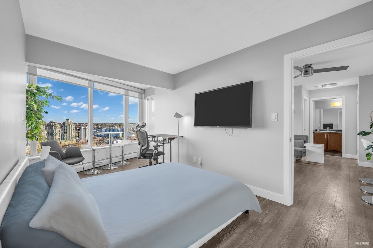 ~Vibrant 2BR Condo in the Heart of Vancouver gallery image 5