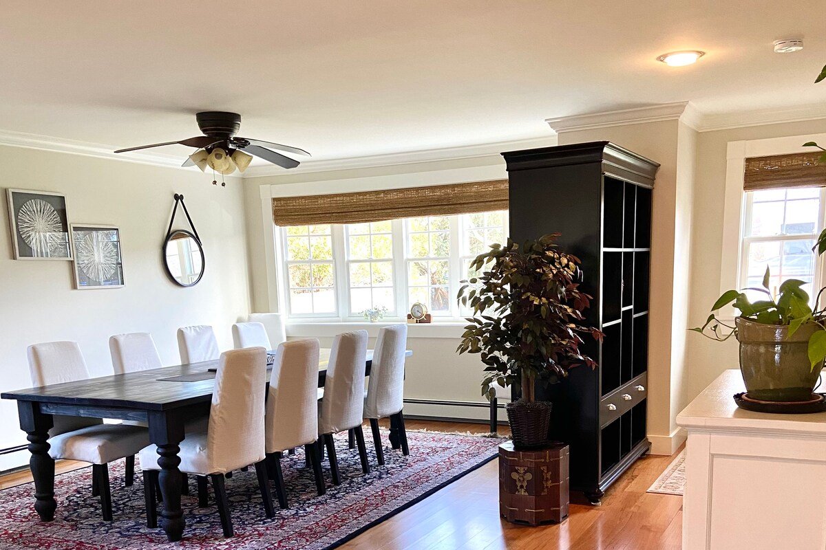 Beautiful and spacious home with early check in! gallery image 4