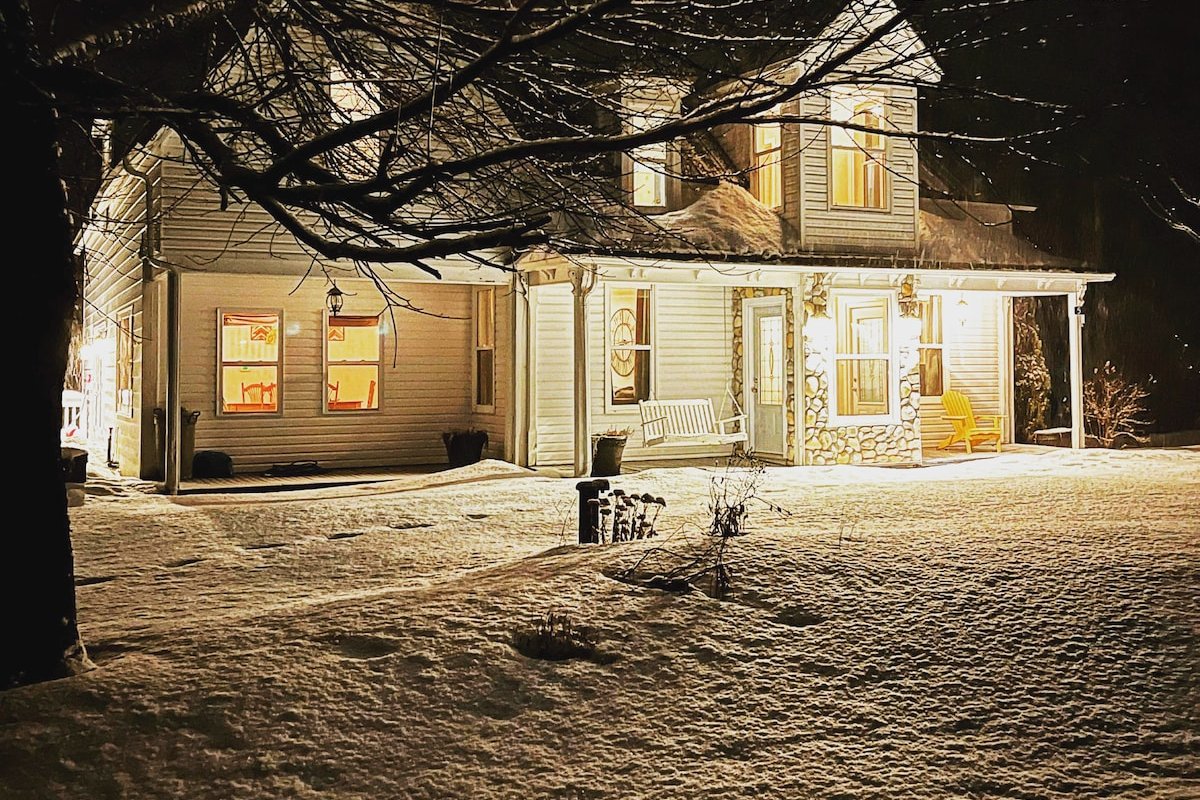 Waterford Falls Chalet- Nordic Spa gallery image 3