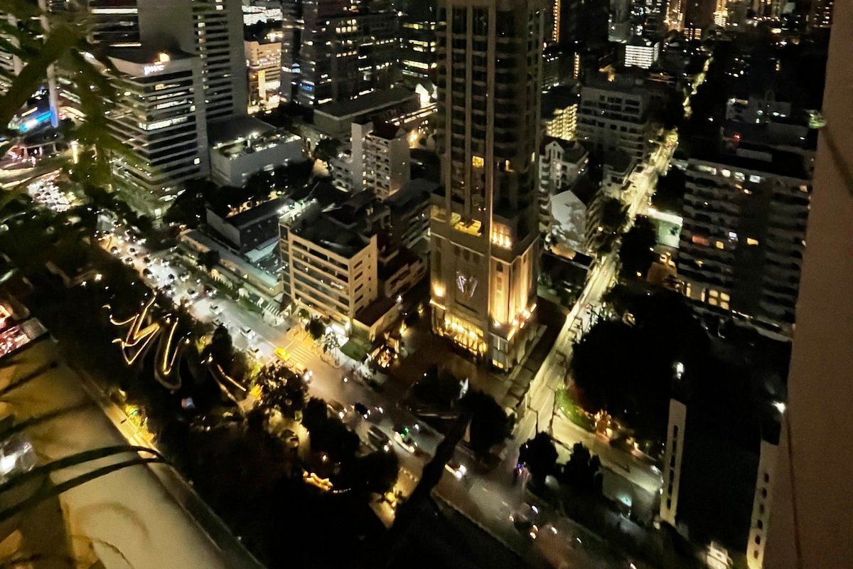 曼谷3b4b核心商圈/BTS/像素大厦/四面佛/siam商圈/全景玻璃/超大平层/景观阳台/可吸烟 gallery image 2