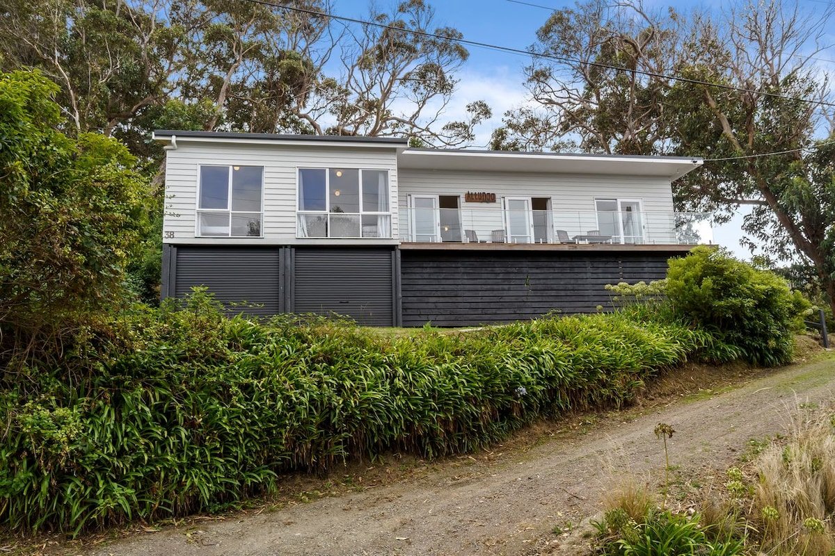 Attunga – Renovated beach house on Morley Avenue gallery image 2