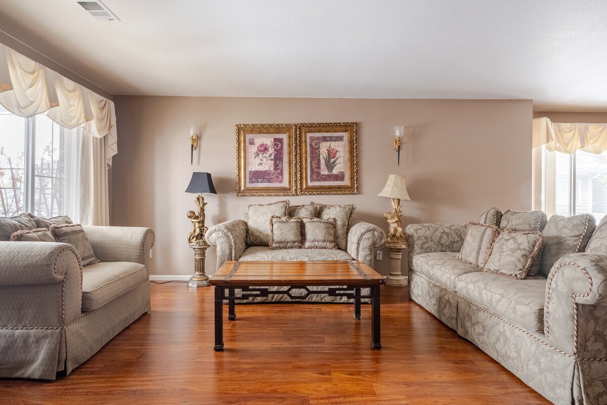 Immense Home Min from DenverAirport & GaylordHotel gallery image 2