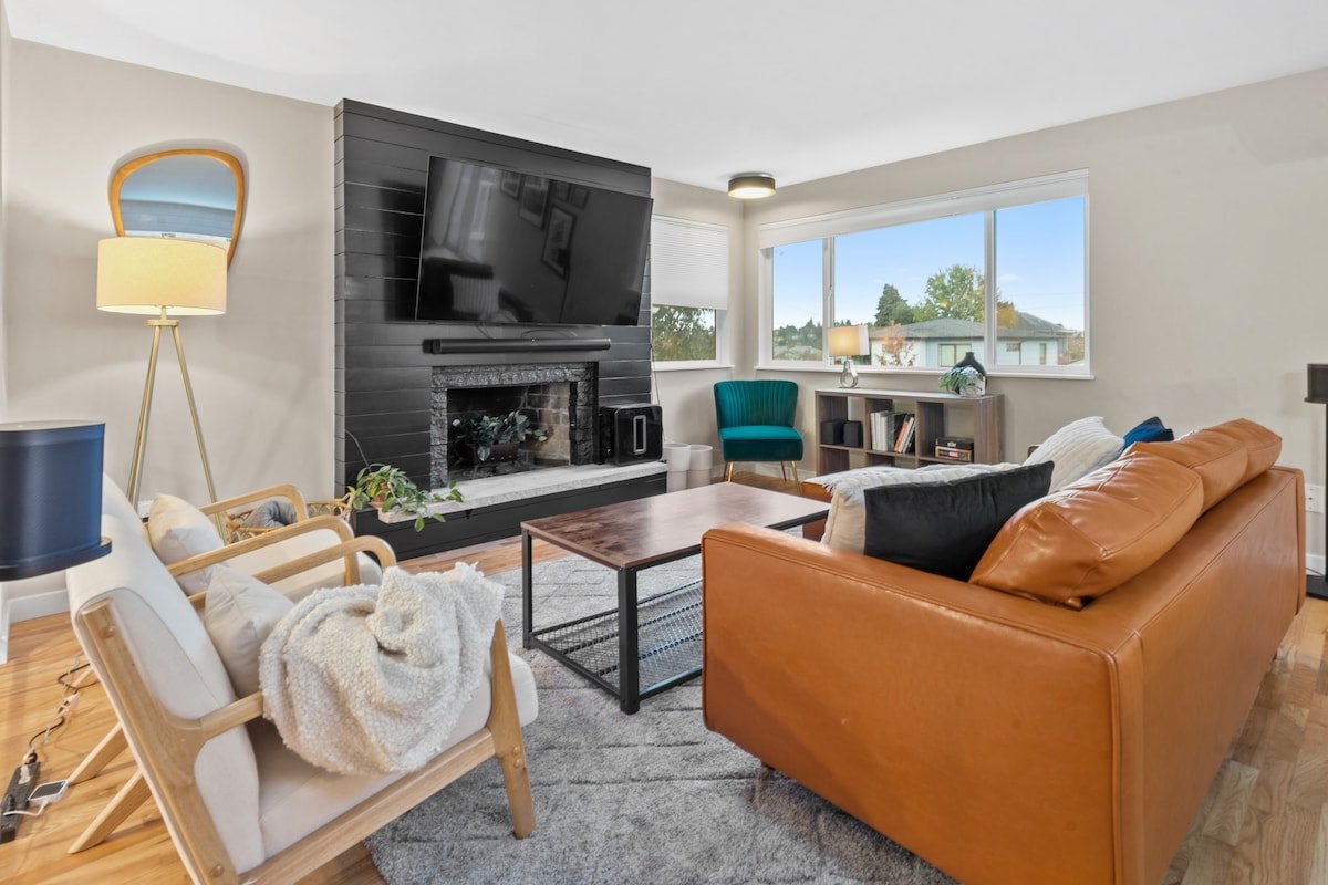 Modern for Families w/ AC | 5BR 3BA | Central SEA gallery image 5