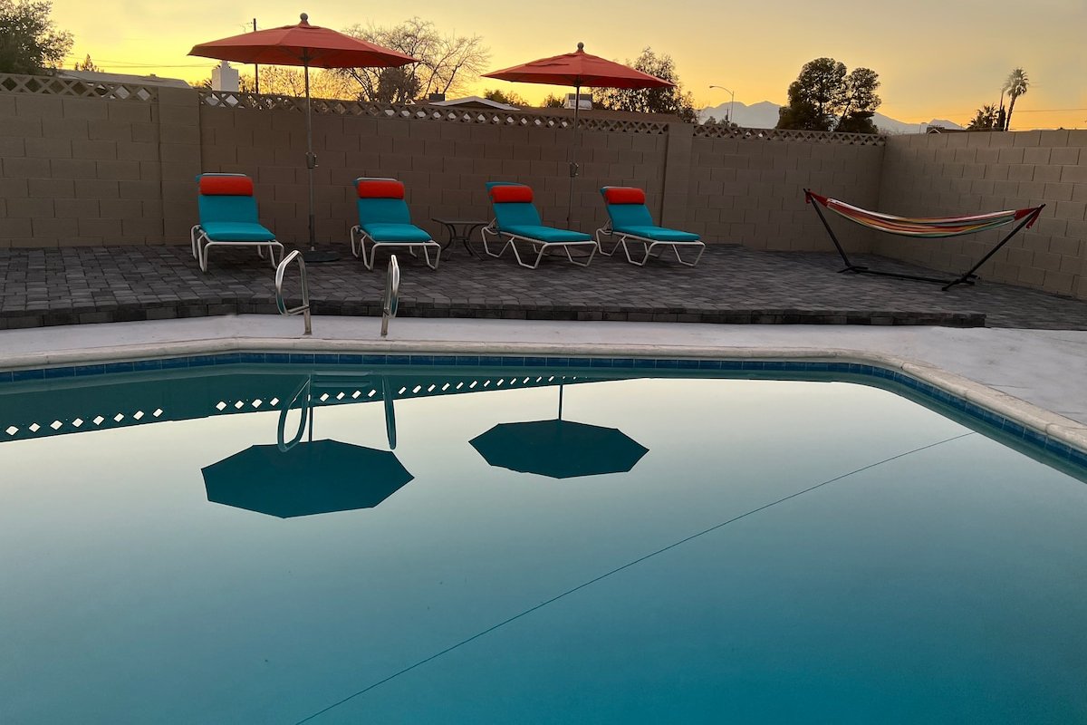 Excellent Location! Private Pool, optional heated. gallery image 2