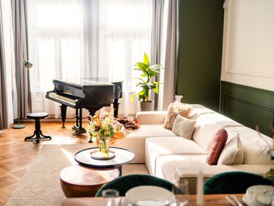 4BR+4.5Bath Central Art Deco Retreat