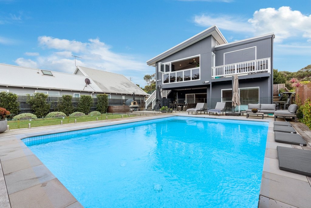 Blair Rise – 6 BR home, solar heated swimming pool gallery image 2