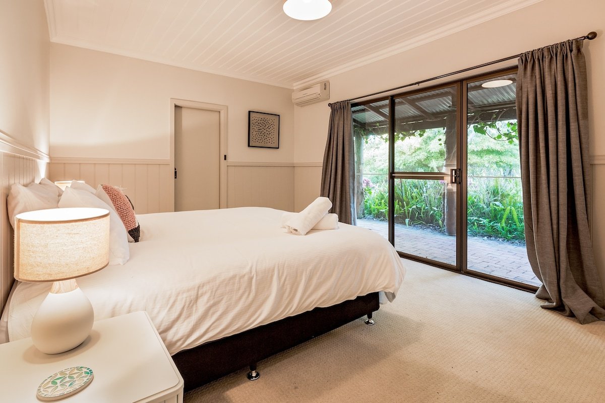 The Manor: Family Country Retreat Near the Coast gallery image 4