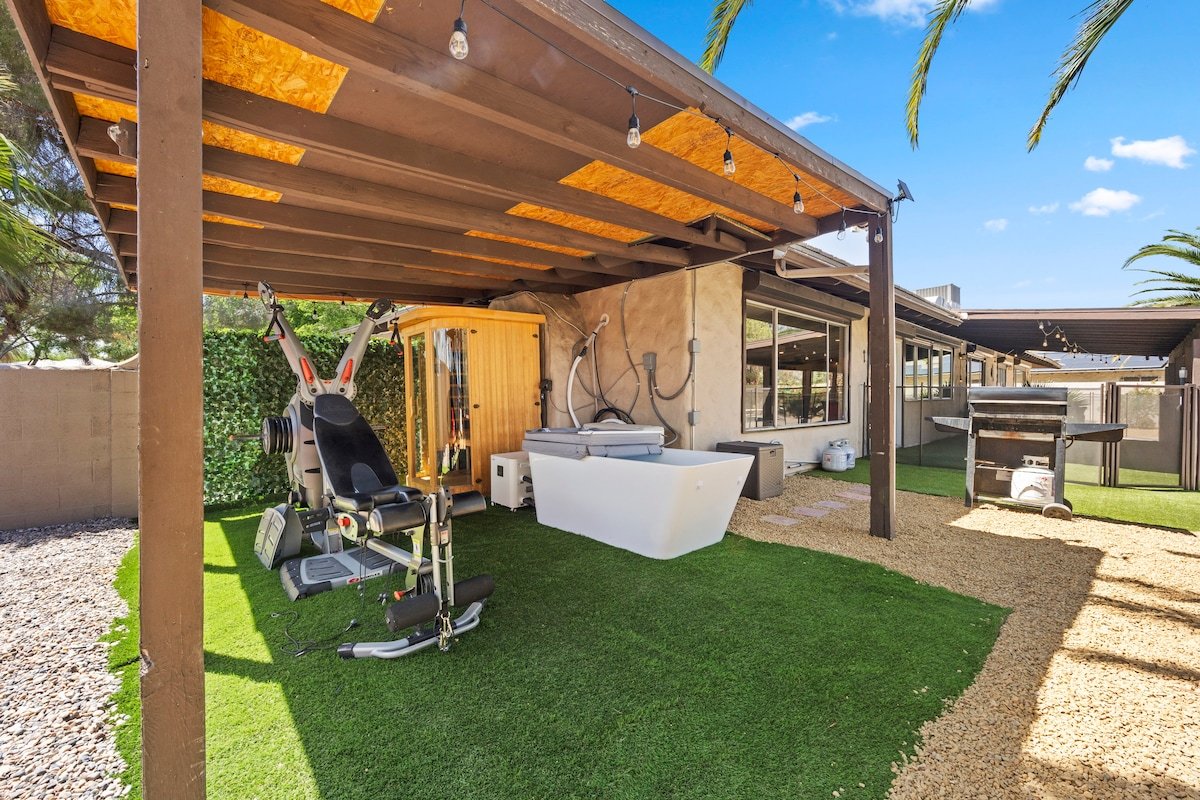 Cold Plunge~ Sauna~ Pool~ Spa~Mini Golf~ Game Room gallery image 5