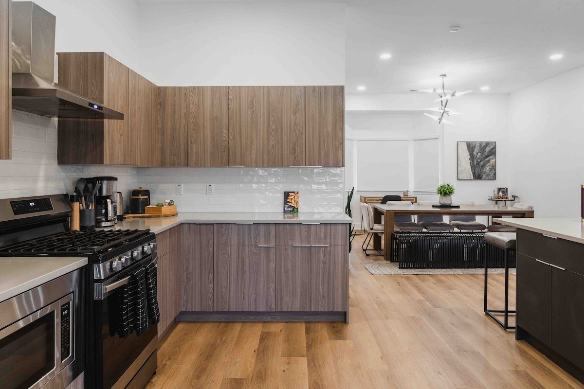 The VIEW•Pool•Spa•Goats•Chickens Sleeps 20|13 beds gallery image 5