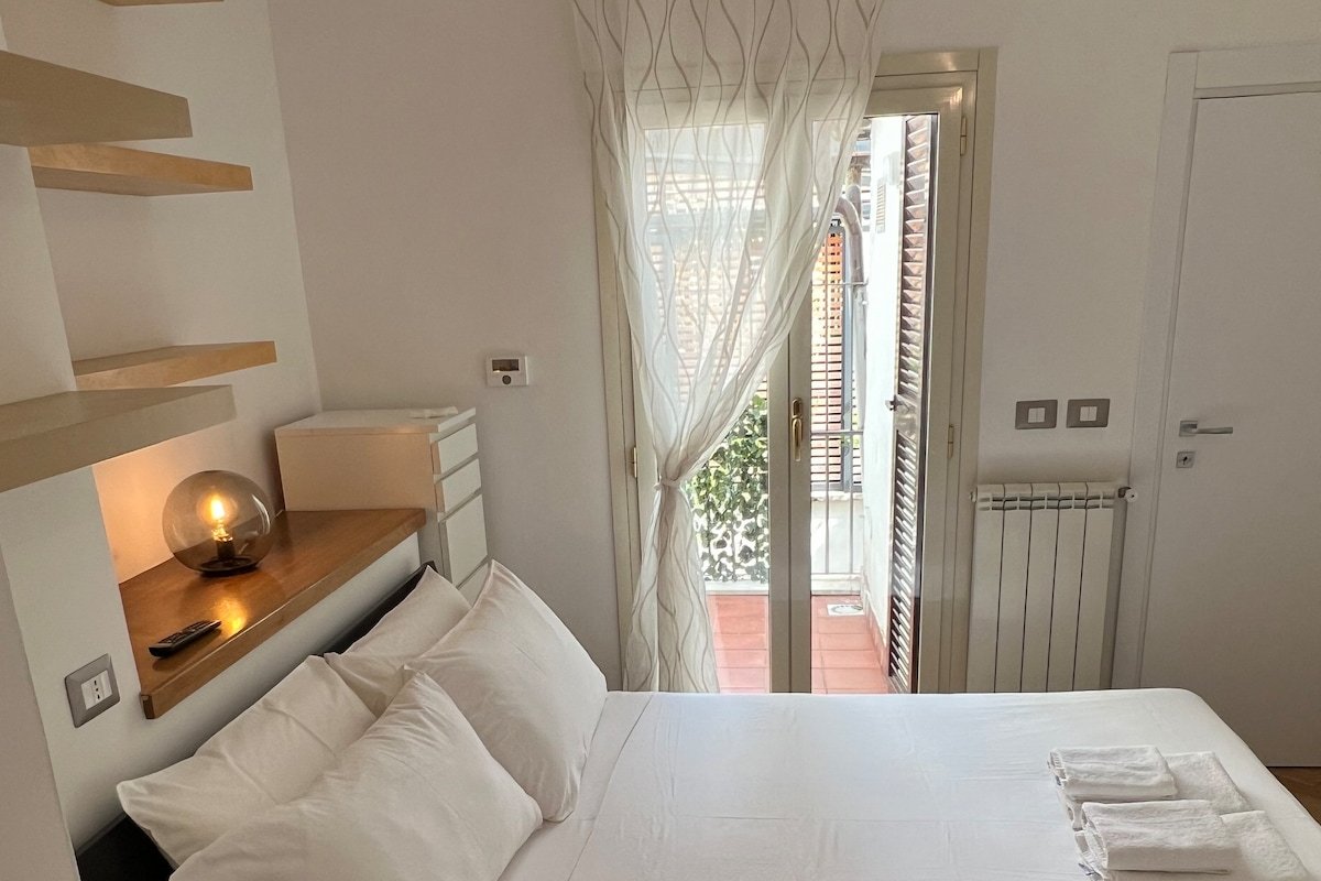 Giubbonari Penthouse gallery image 4