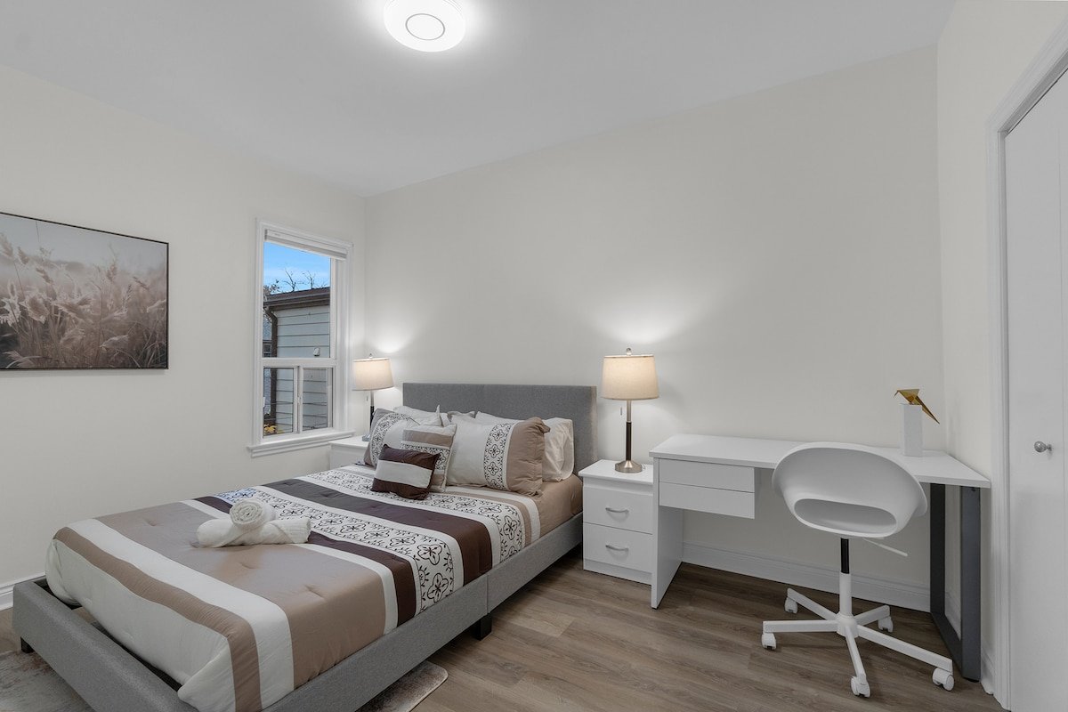 4BR – FREE Parking – Downtown – Little Italy gallery image 5