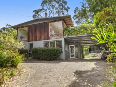 House in central Lorne