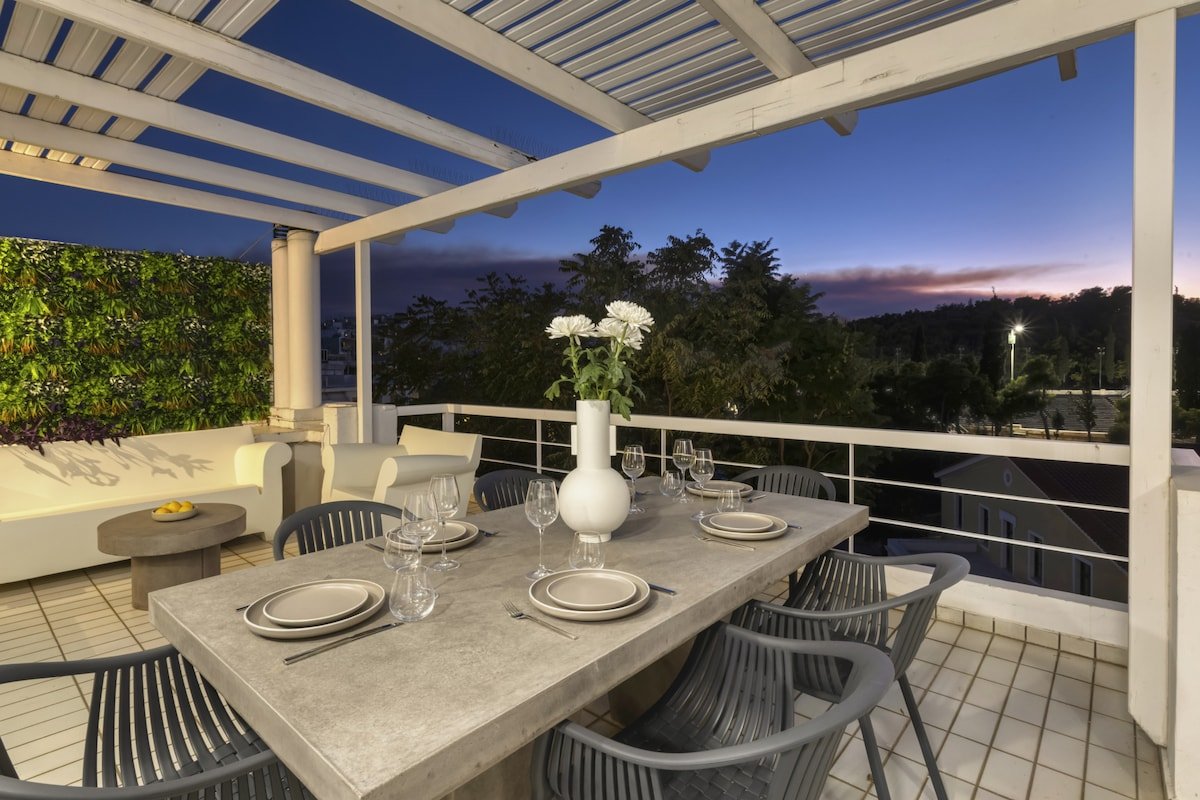 Spacious 3bdr Townhouse with Monumental View gallery image 2