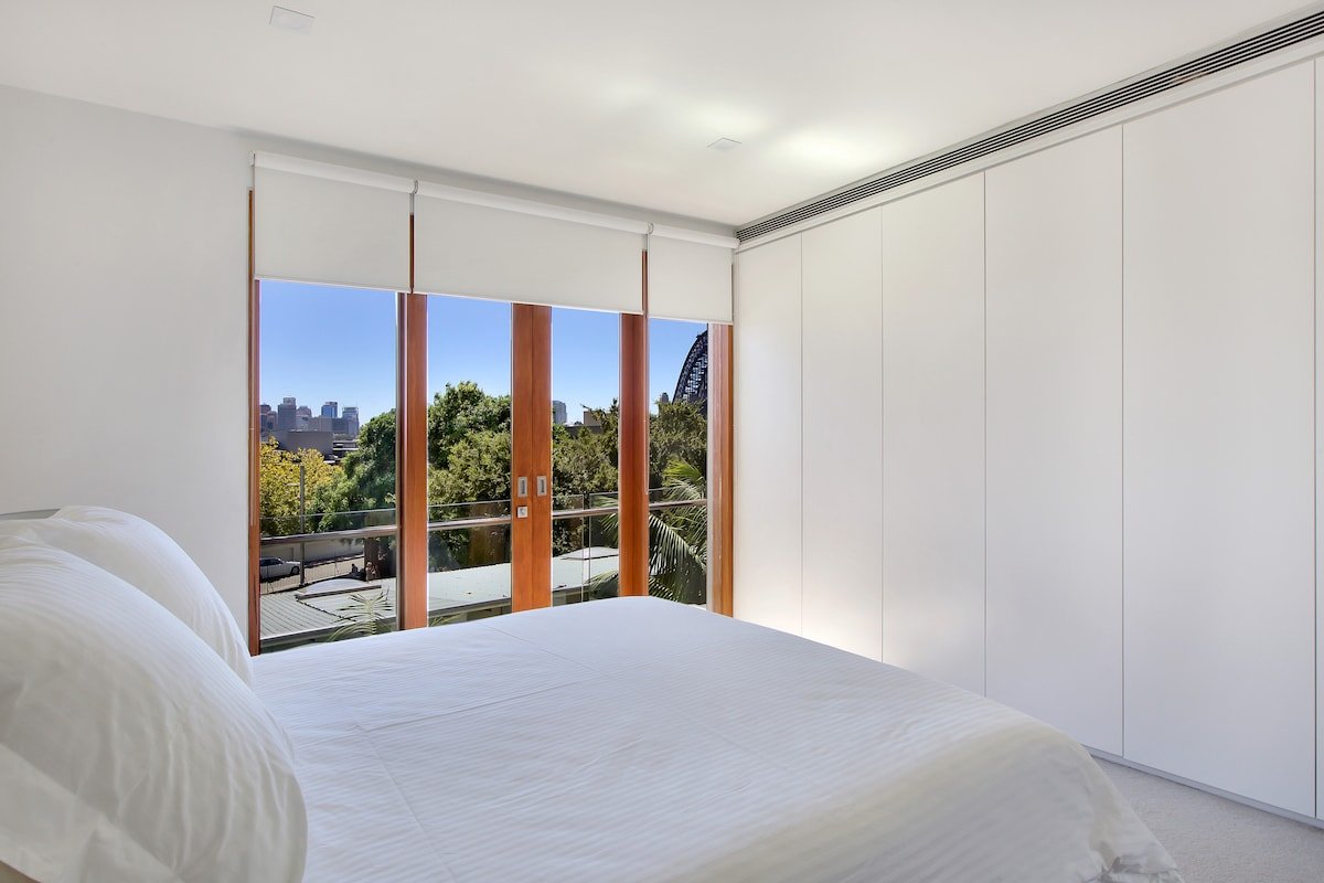 Harbour Bridge Views, Luxury, Stylish Abode. gallery image 5