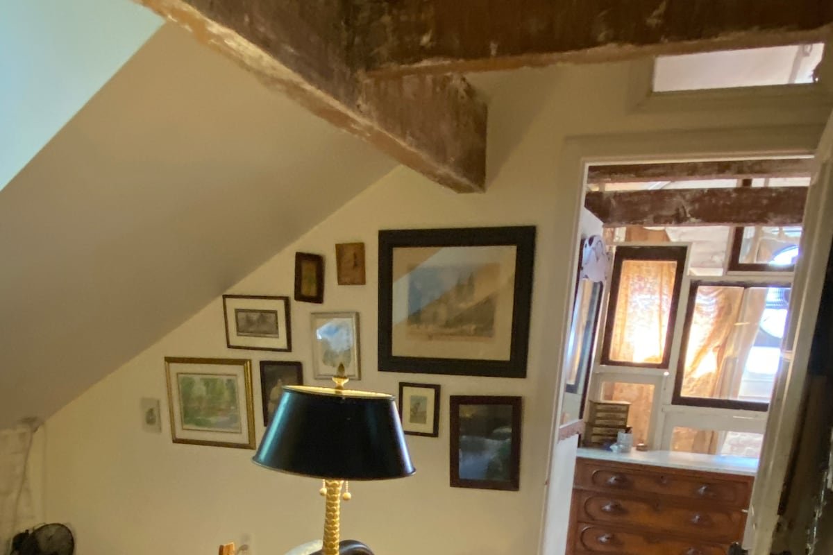 Greenwich Village Charm – 3 bdrms, Full Bath, A/C! gallery image 4