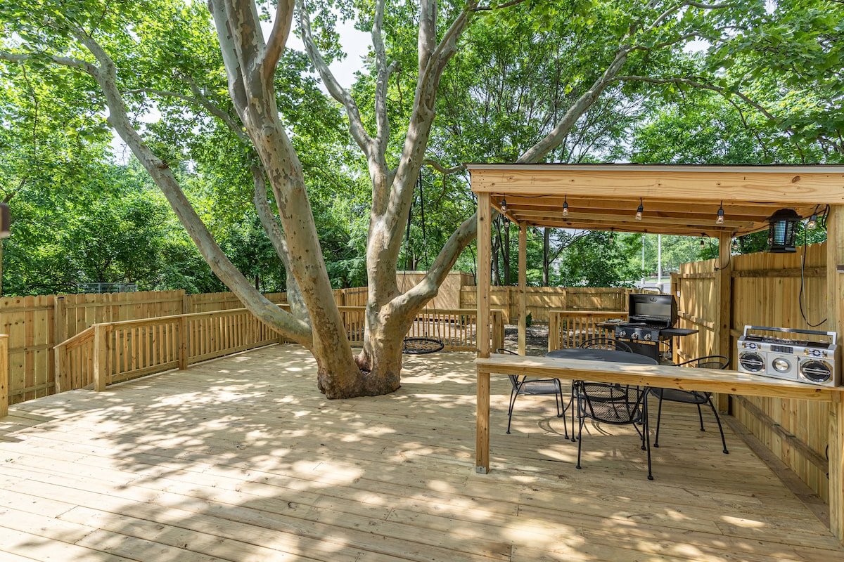 Columbus Private Home: BBQ Deck, Game & Movie Room gallery image 5