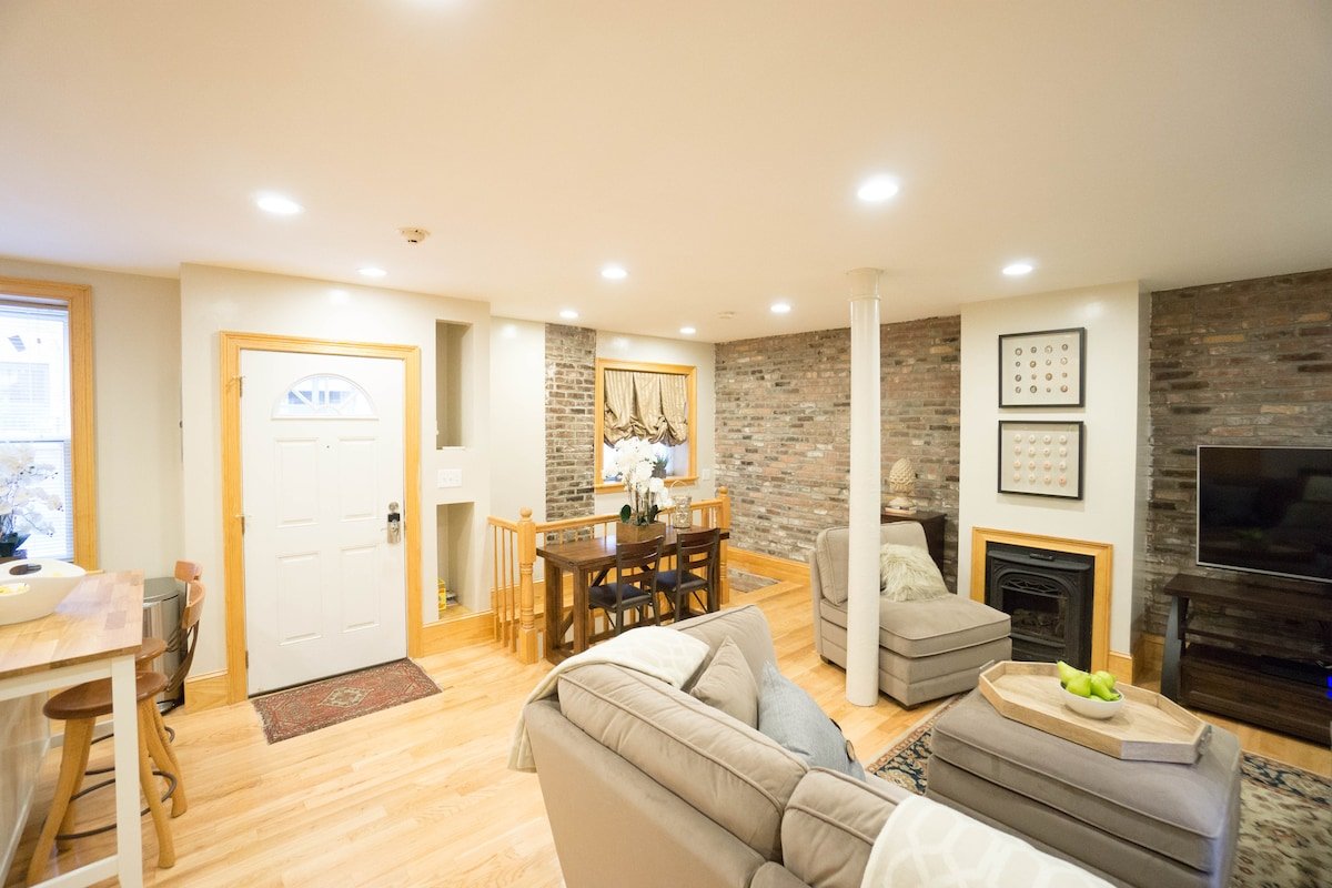 North End 2 BR | 1 BA Duplex in Little Italy gallery image 3