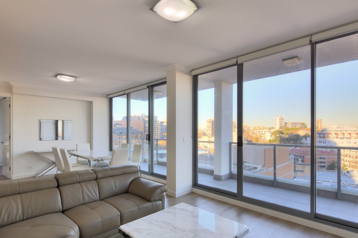 Luxe Three Bedroom Penthouse – In Sydney CBD gallery image 3