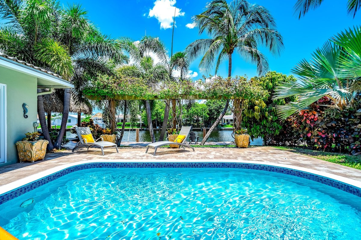 Heated Pool + Kayaks! Tiki Hut & Close To Beach! gallery image 4