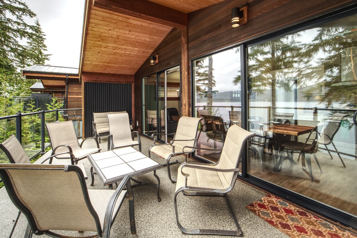 Oceanfront view + Pet Friendly + Sleep 8