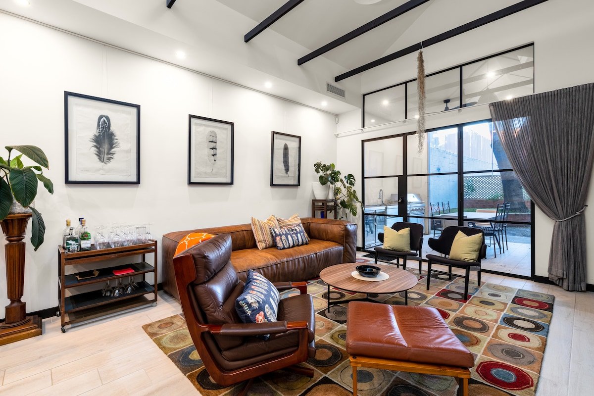 Fitzroy’s 3BR Luxury Retreat gallery image 2