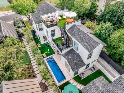 Rooftop View|Downtown 10 Mins|Heated Pool & Sauna