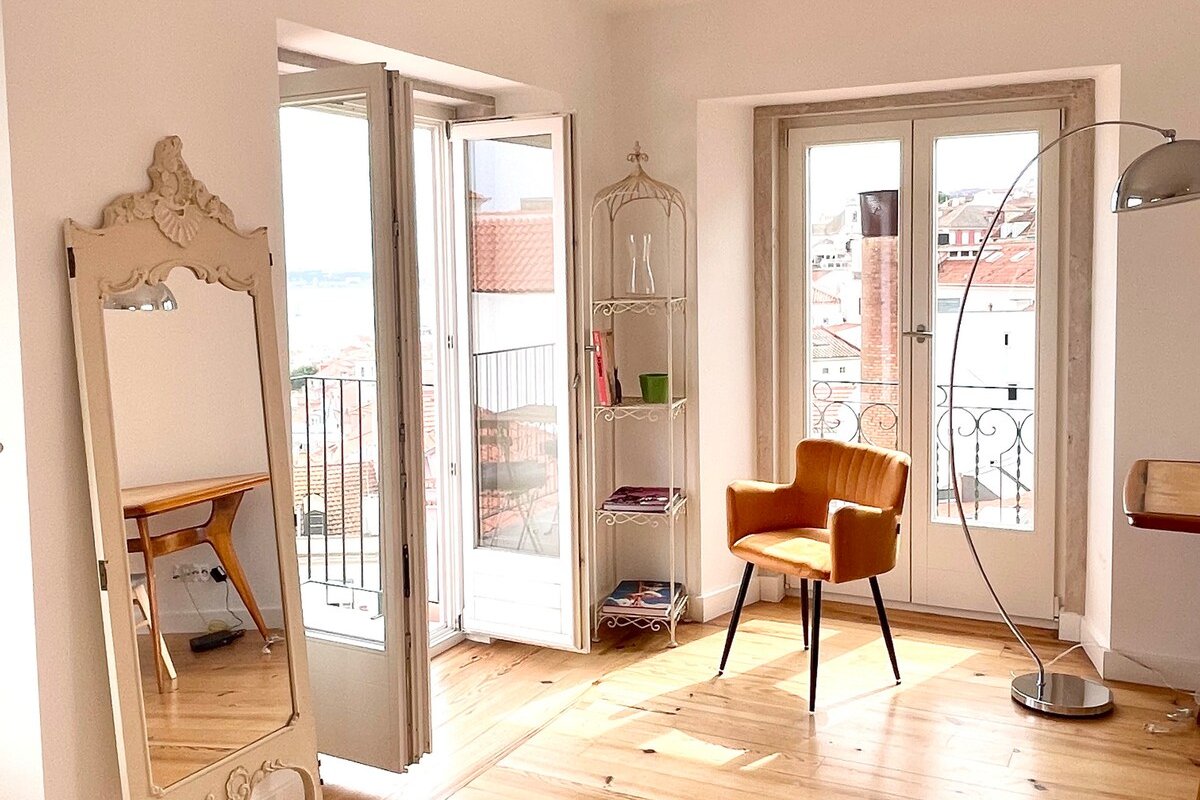 Luxury Alfama Riverview apartment with Terrace gallery image 5