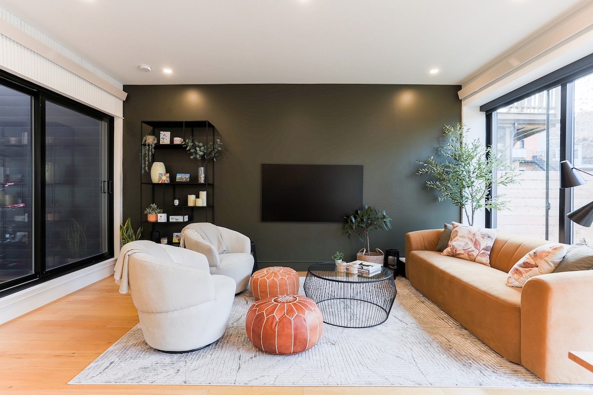 La Percée-3200sq luxuary 4BD and 3 bathrooms gallery image 4