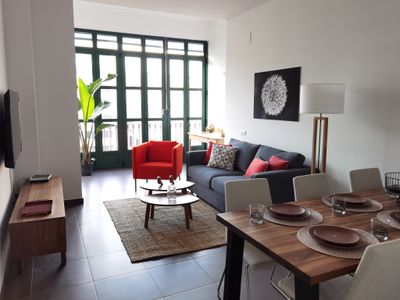 Spacious 2BR w/ Pool & A/C – Central Barcelona