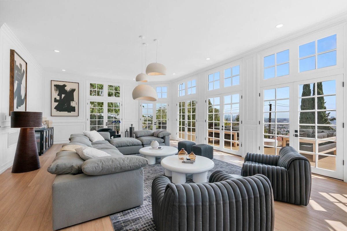 The Hilldale – Luxury Villa gallery image 2