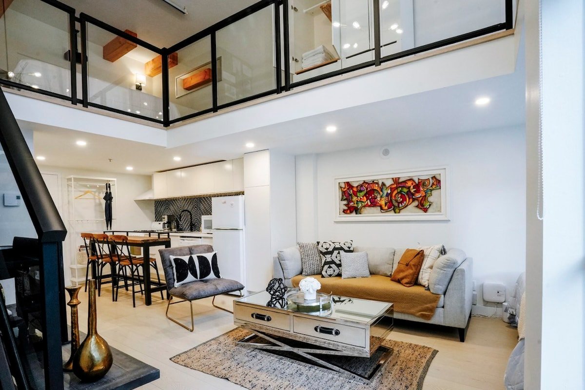 Heart of Downtown Vancouver gallery image 2