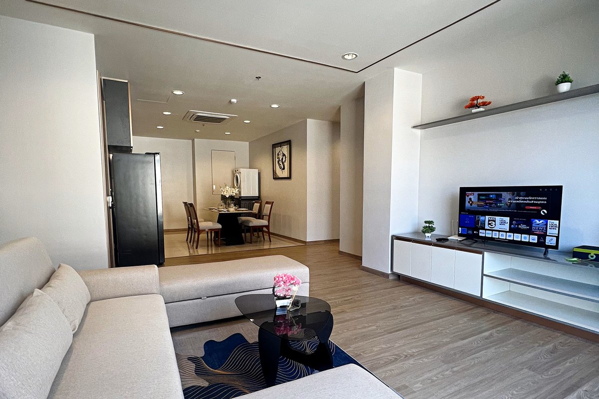 403: Luxury 2Beds 2Bath Pool & Gym, BTS City View