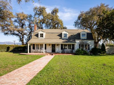 Epic Farmhouse in Wine Country • Hot Tub • Views