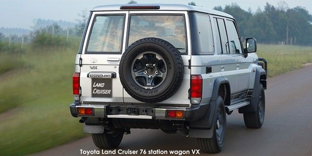 TOYOTA LANDCRUISER 76 2.8 GD-6 VX S/W A/T - 15 