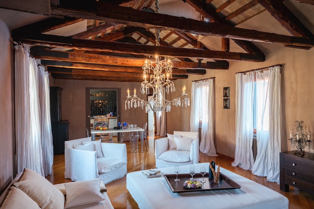 Ca’ Navagero 3-Riva degli Schiavoni (w/terrace) gallery image 4